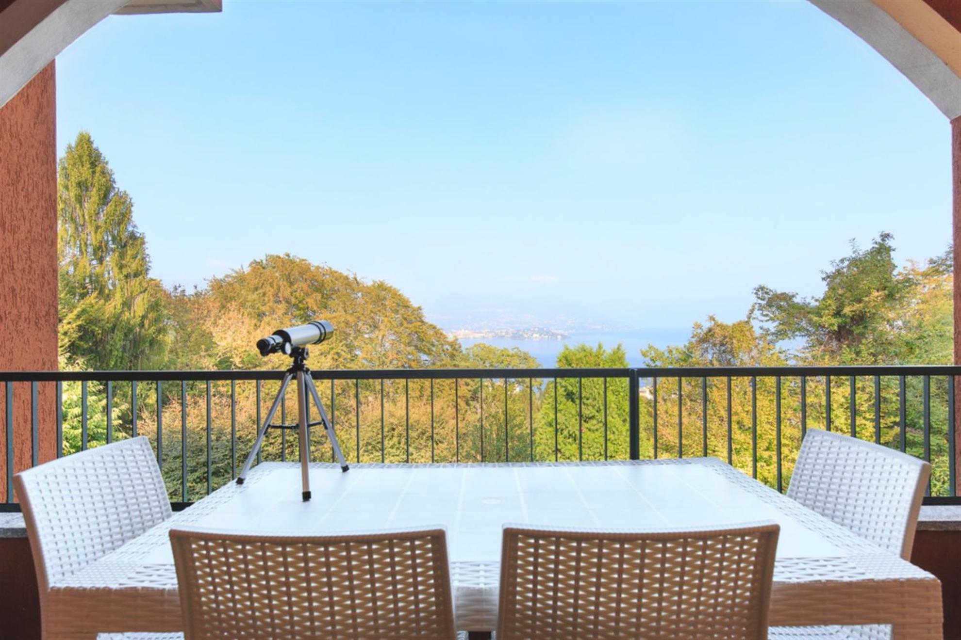 La Tana Del Lupo Stresa Apartment ภายนอก รูปภาพ